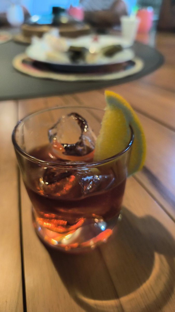 Bebendo do bom e do melhor às custas da minha família rica, é sobre reparação histórica