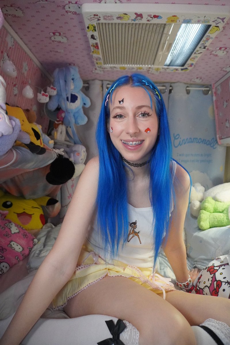 Riley Bluebell 💜 tweet media