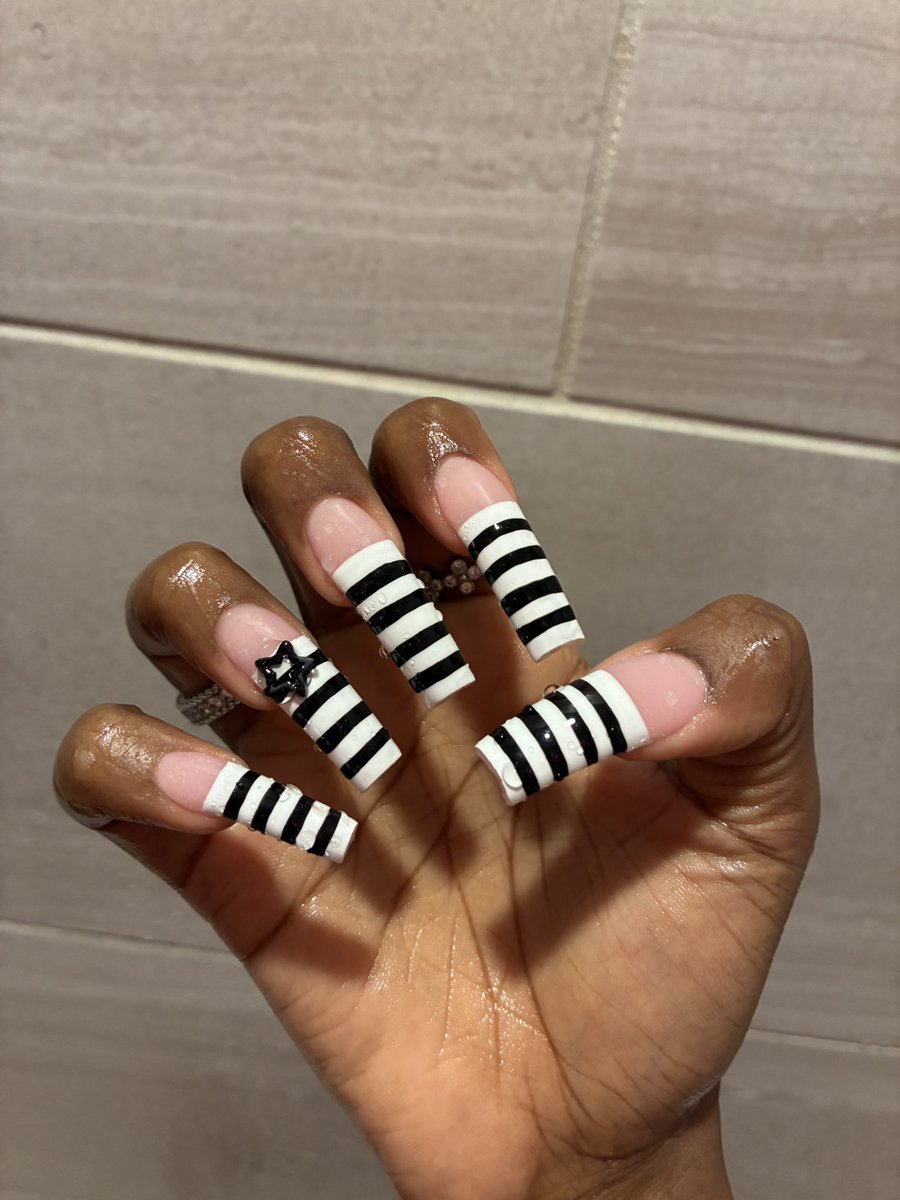 ★ Flyb*tchidkhow2land ★ tweet media