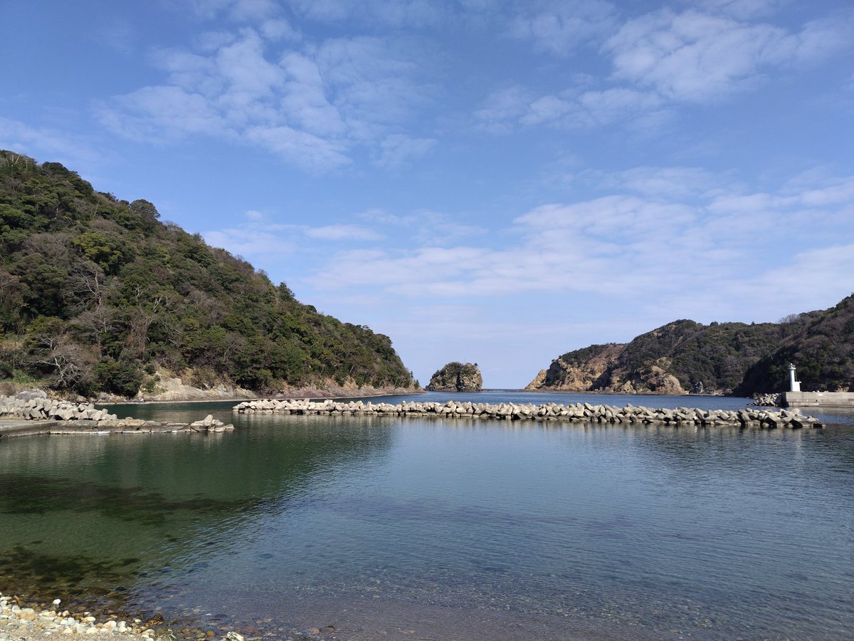 日本のほとんどの温泉の第一発見者は鷺なんじゃないか説 記憶が定かなら下呂や有馬温泉もそういう言い伝えがあったような。 鷺って、鶴と同じ位吉鳥な ...