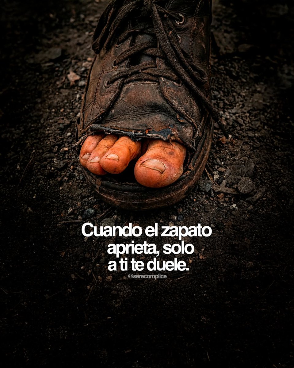 suaVe_teRNuRa's tweet photo. "La discreción también es sabiduría. Hay algo que la vida enseña con el tiempo y que pocas personas comprenden al principio: no todo necesita ser contado. No cada proceso tiene que explicarse, no cada batalla necesita espectadores, y no cada decisión tiene que pasar por la aprobación de los demás. Hay luchas que son completamente tuyas, momentos que solo tú entiendes, cargas que nadie más siente de verdad aunque intenten imaginarlo desde afuera. Y aun así, muchas personas opinan, juzgan o interpretan tu vida como si conocieran la historia completa, sin darse cuenta de que solo están viendo una pequeña parte de algo que en realidad pesa mucho más de lo que aparenta.

Porque cuando llega el momento difícil, cuando el problema aprieta y las decisiones empiezan a doler, las voces externas desaparecen. La gente puede comentar, aconsejar o criticar desde la distancia, pero quien realmente vive el peso, quien siente la presión de cada elección y quien carga las consecuencias de cada paso eres tú. Por eso aprender a guardar silencio también es una forma de inteligencia emocional. No todo proceso necesita audiencia, no toda lucha necesita explicarse y no todo crecimiento necesita ser anunciado. Hay etapas que se construyen mejor en silencio, donde la paz vale más que la opinión ajena y donde la discreción protege lo que todavía está en proceso de fortalecerse.

Porque al final hay una verdad que nunca cambia: la vida que cargas, las decisiones que tomas y el peso que llevas… solo lo sientes tú."

FB. Cómplice.