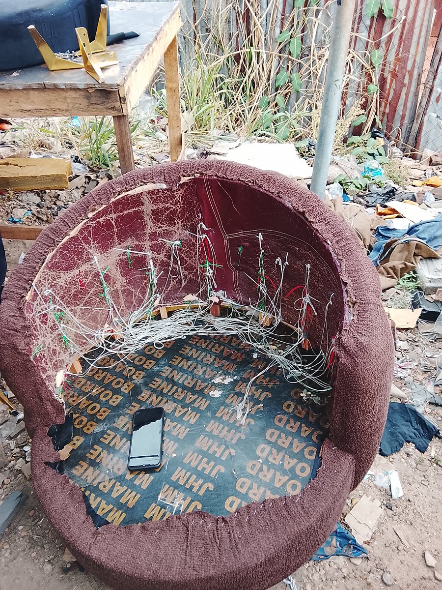 bigkaycee7's tweet image. Sneak peek of the comfort coming your way 😎
Who else loves seeing furniture come to life?
#FurnitureMaking #WIP #CouchGoals #Handmade #InteriorVibes #EnuguMakers #Craftsmanship