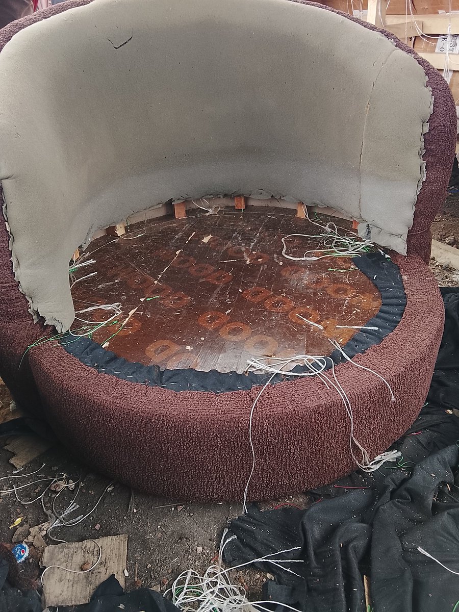 bigkaycee7's tweet image. Sneak peek of the comfort coming your way 😎
Who else loves seeing furniture come to life?
#FurnitureMaking #WIP #CouchGoals #Handmade #InteriorVibes #EnuguMakers #Craftsmanship