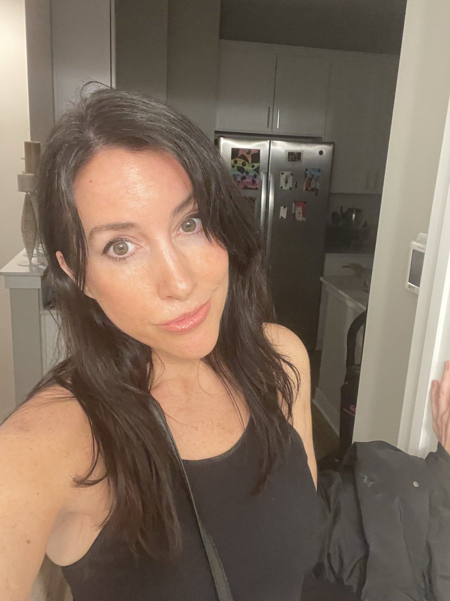 Hanging with the raisin girls tweet media