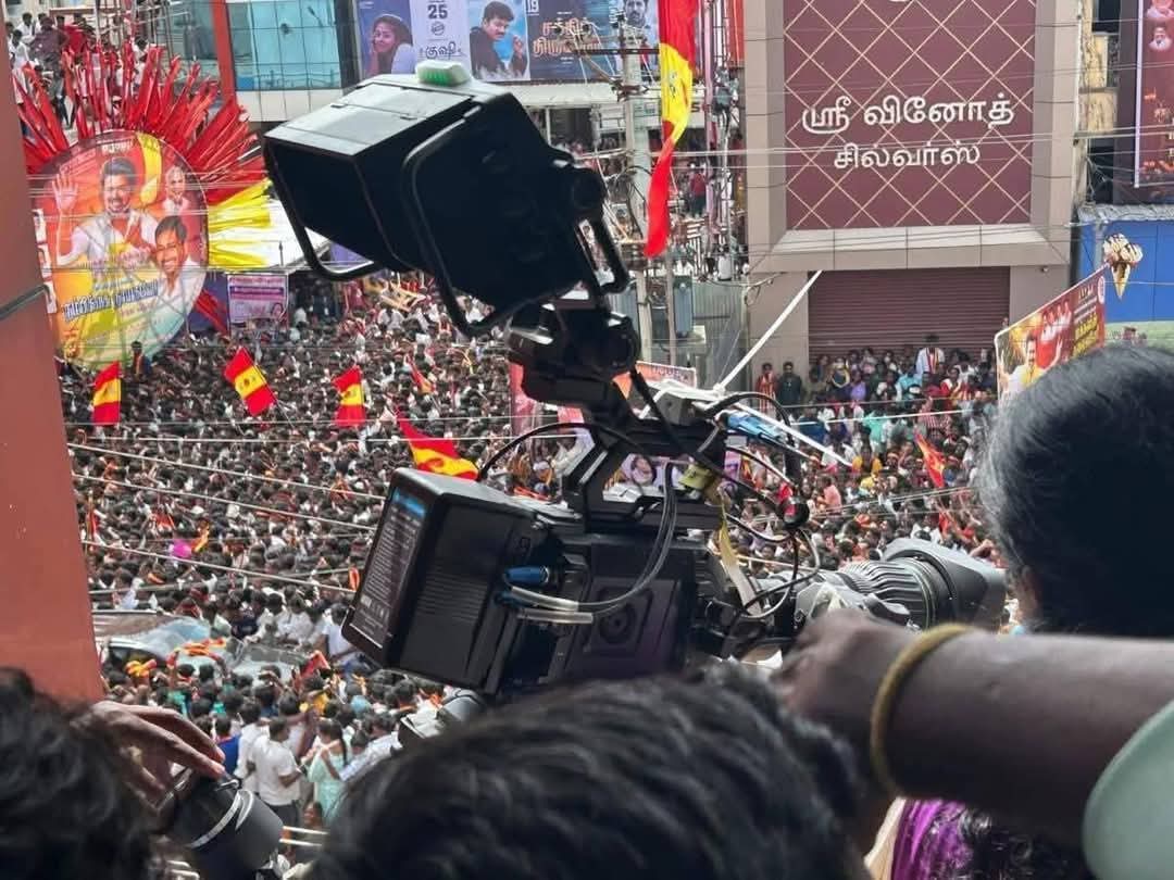 WeDravidians's tweet image. Was it a planned mass murder?

Did they create the stampede for shooting of #Jananayakan movie?

#Karur