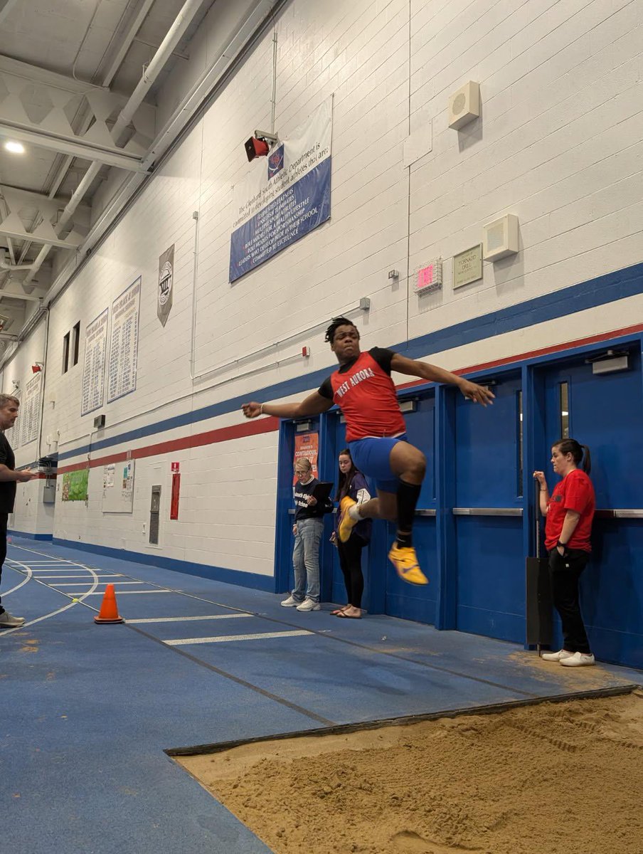 West Aurora Boys T&F tweet media