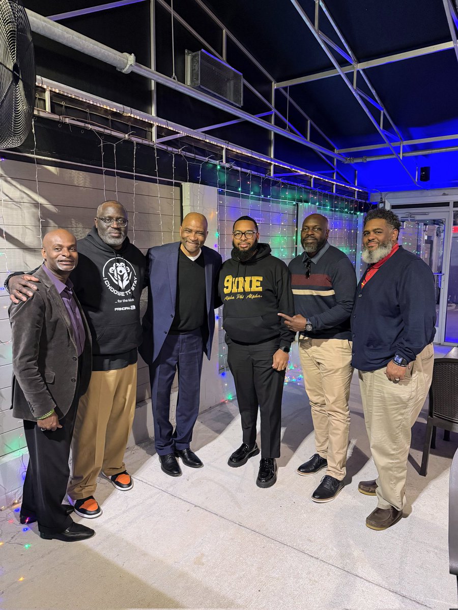 AFT25toLife's tweet photo. Building bridges, strengthening bonds, and shaping futures. Brothers in education, standing together to make intentional impact and lasting change. @PrincipalEL @drdiron @educarermills @jdmoody02 @RealMenTeach2 #BlackEducators #Leadership #Education https://t.co/hGneanDIs7