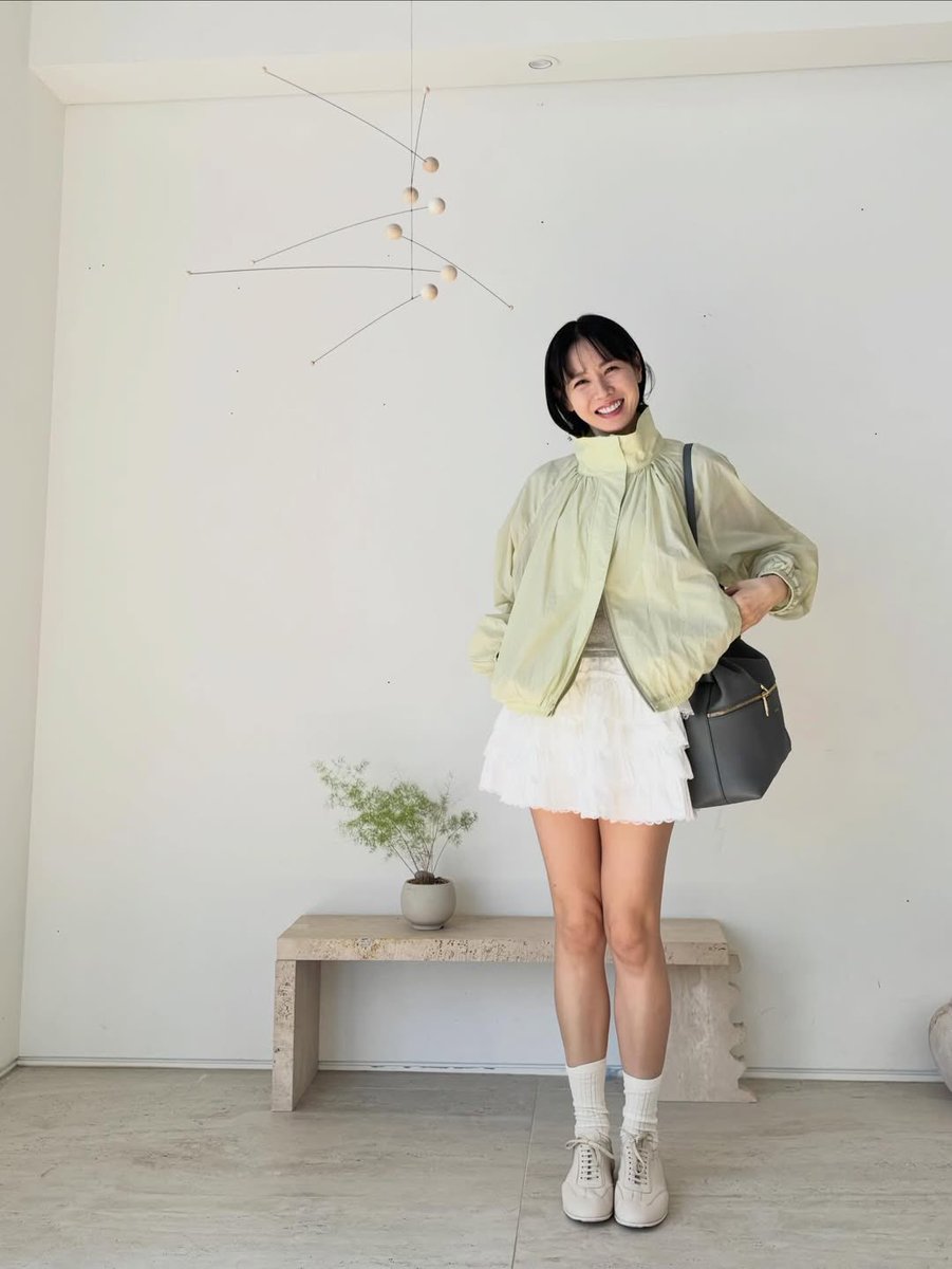 sonhyun6's tweet photo. l look forward to more of her updates 😭💛

#SonYeJin #손예진 #Testoni https://t.co/UwWqsRLWT5