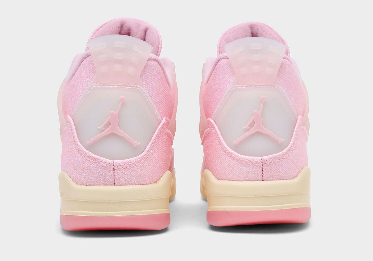 Sneaker News tweet media