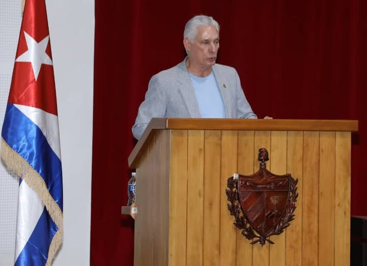 ¡Vamos a dar la vida Defendiendo está Revolución!
 #YoSigoAMiPresidente
#CubaEstáFirme