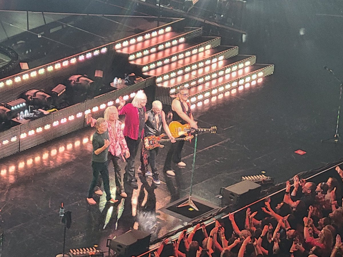 Joe Elliott tweet media