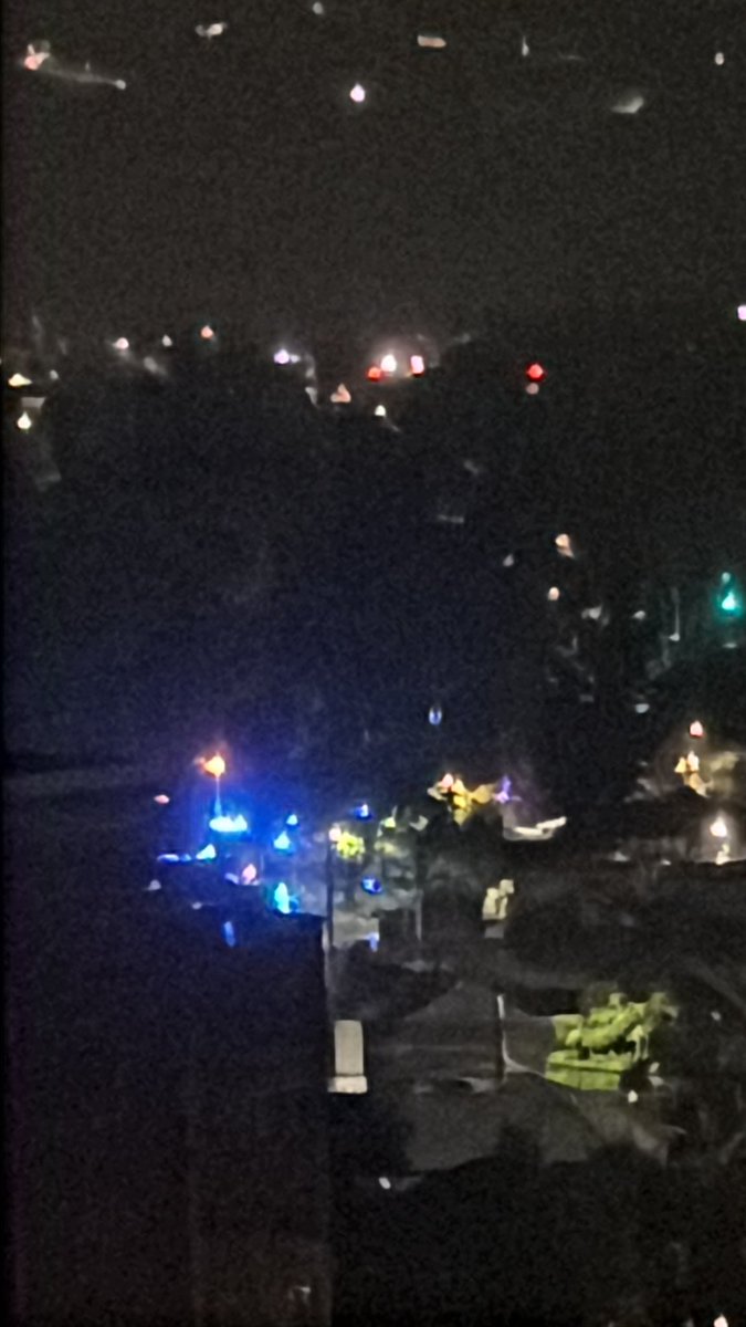 matiasdva's tweet photo. Bomberos en el lugar https://t.co/9wIAJRClvy