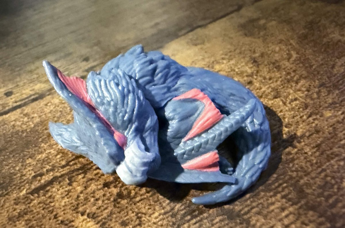 IcyLunaWolf's tweet image. Look at the eepy Gouga, how cute!💖

#MonsterHunter #Nargacuga #merch #figure