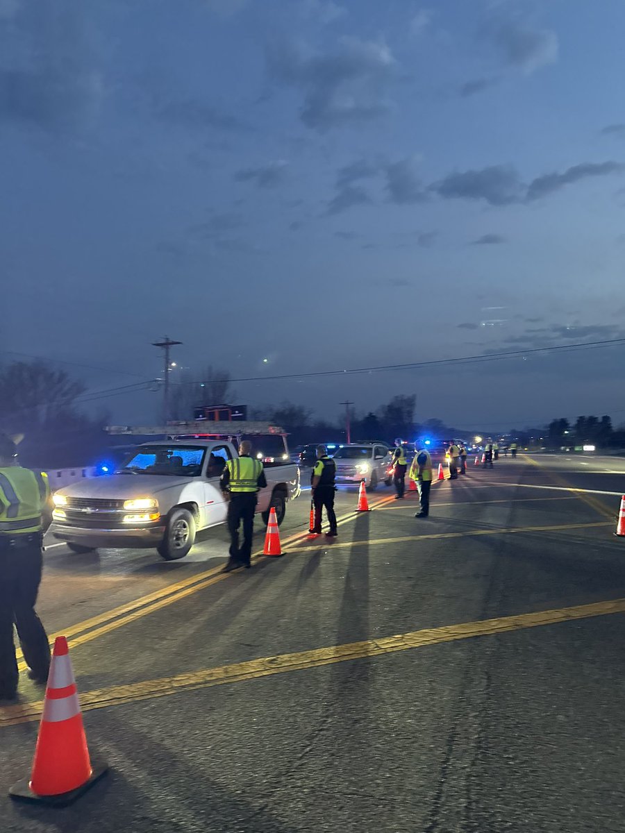 THPFallBranch tweet media