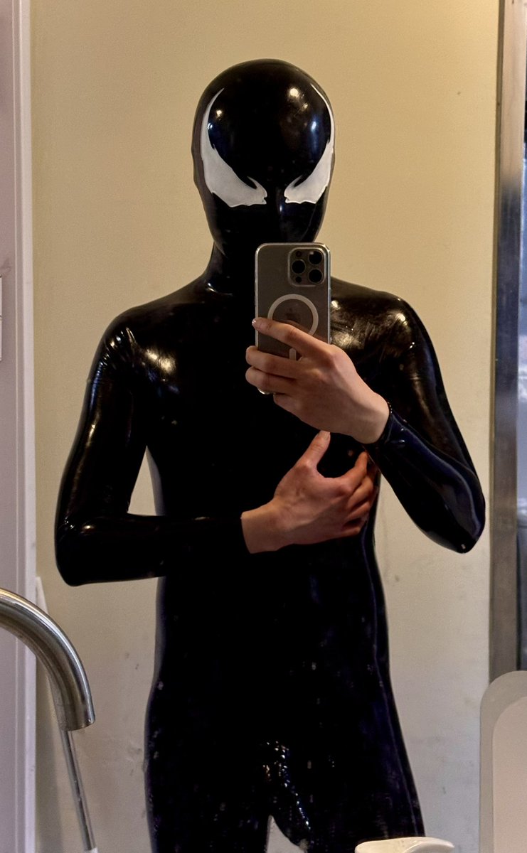 BlackRubber tweet media
