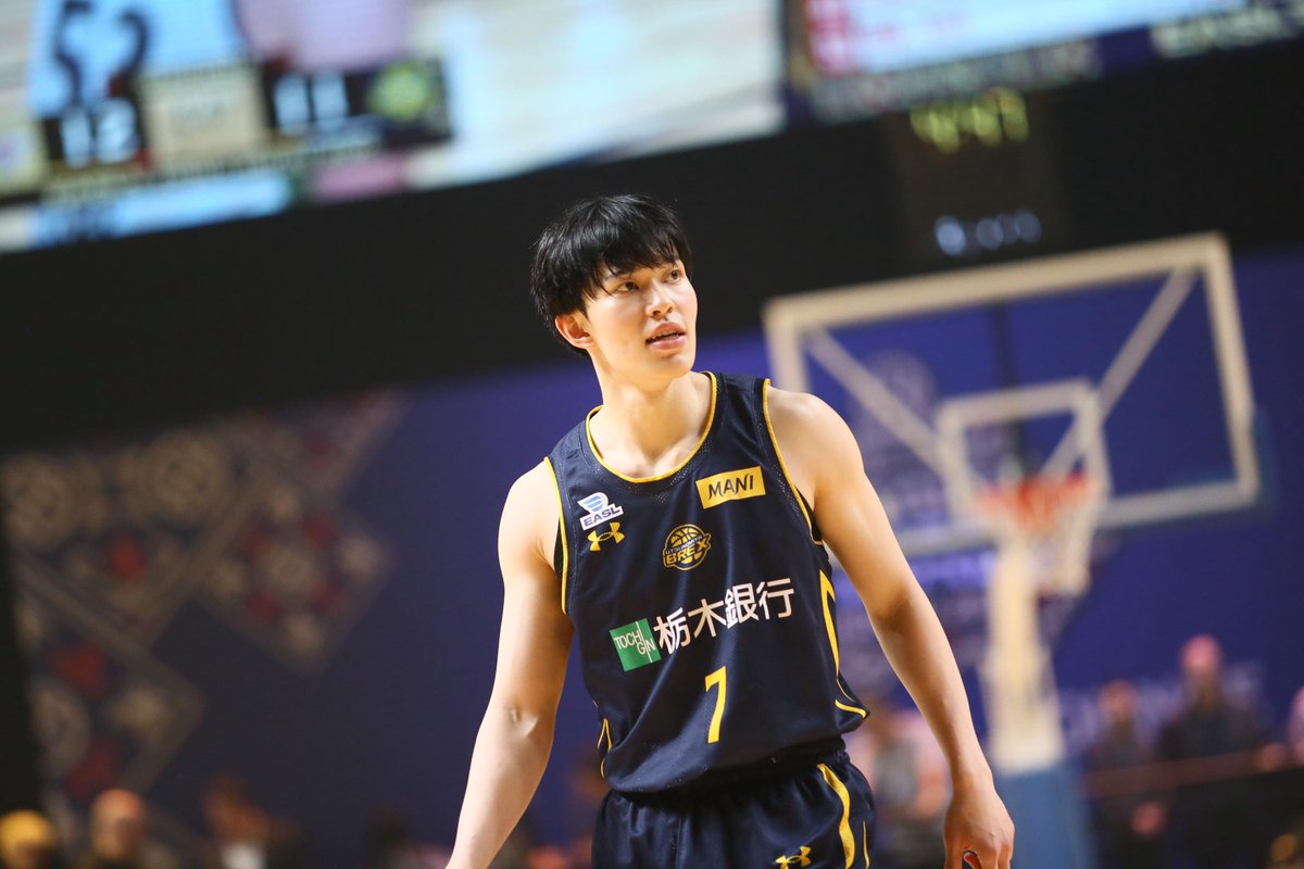 gekkan_basket's tweet photo. EASL🇲🇴
宇都宮と琉球の準決勝は昨季ファイナルを彷彿させる大激戦となりました。いくつものターニングポイントがあった試合の中から、小川選手のフリースローとディフェンスにフォーカス。
数字以上に価値のある２つのプレーは、宇都宮の勝利を大きく引き寄せました💪
https://t.co/60vTwaML99 https://t.co/l45iLKew4Q