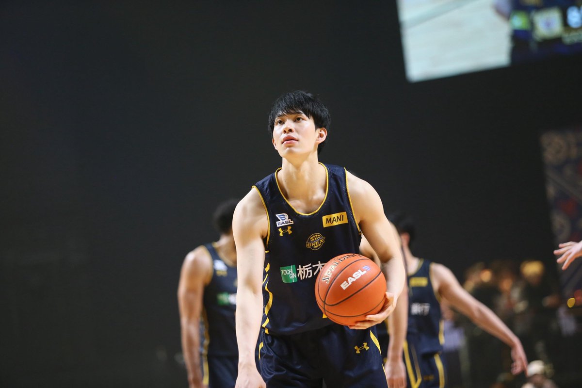 gekkan_basket's tweet photo. EASL🇲🇴
宇都宮と琉球の準決勝は昨季ファイナルを彷彿させる大激戦となりました。いくつものターニングポイントがあった試合の中から、小川選手のフリースローとディフェンスにフォーカス。
数字以上に価値のある２つのプレーは、宇都宮の勝利を大きく引き寄せました💪
https://t.co/60vTwaML99 https://t.co/l45iLKew4Q