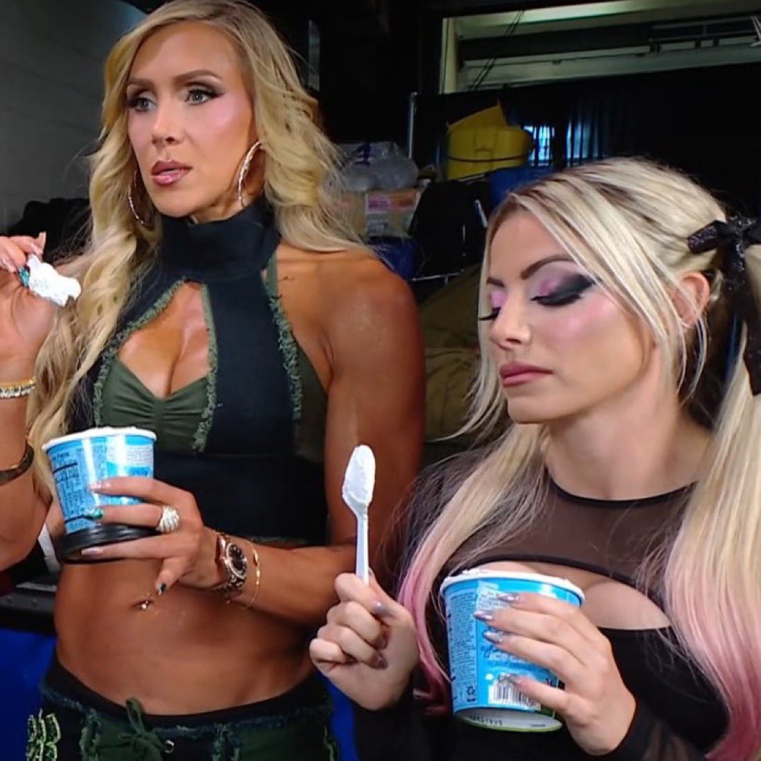 Charlotte Flair tweet media
