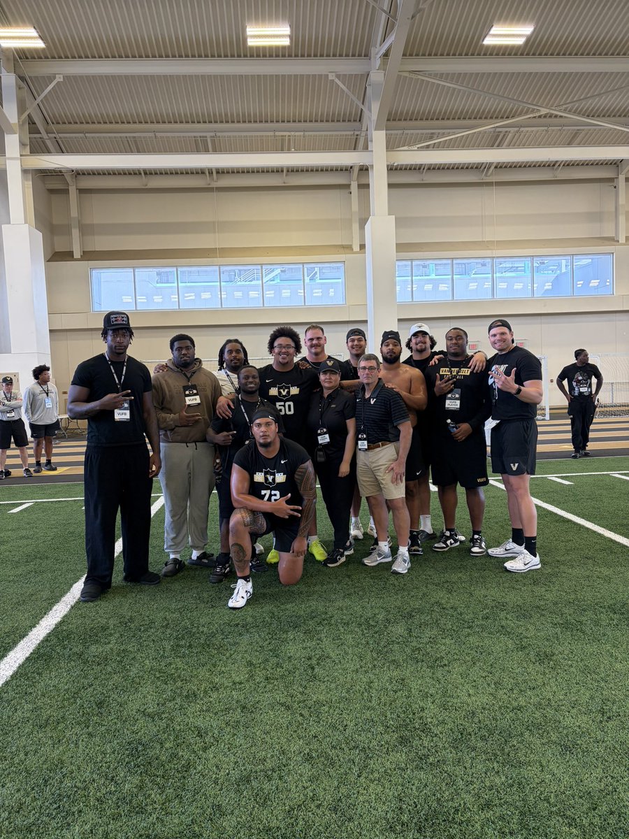 Chris Klenakis tweet media