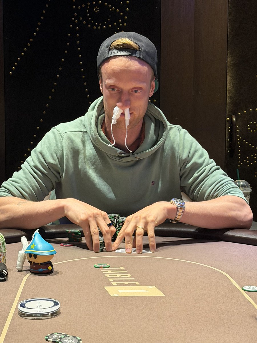 Table 1 Vegas tweet media