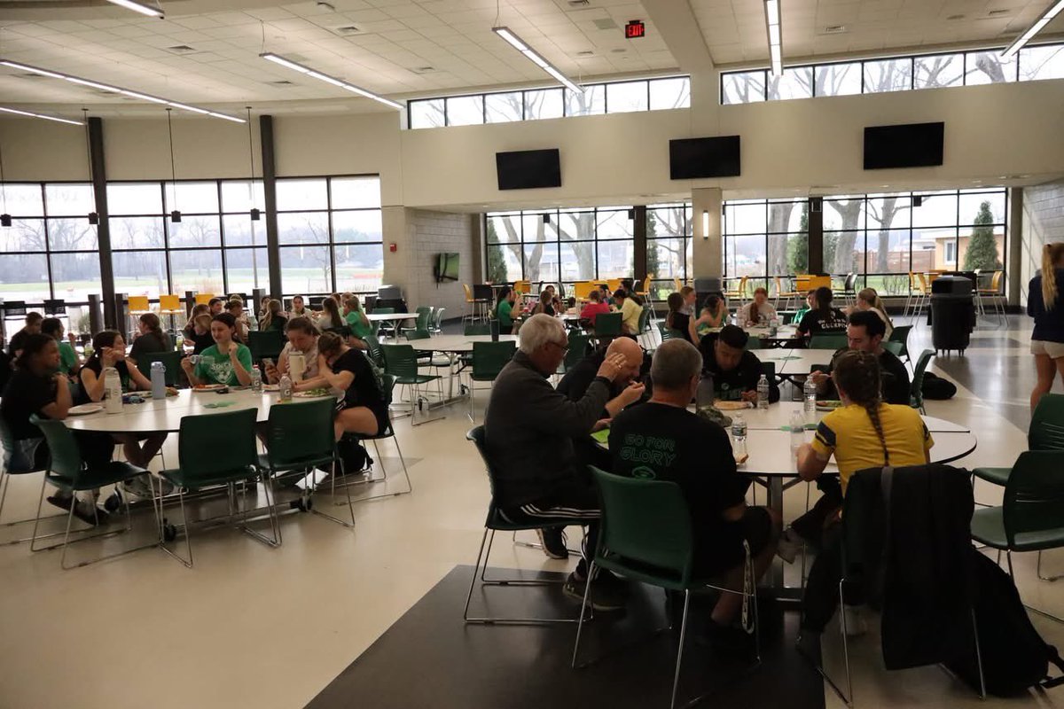 PCCeltics's tweet photo. Thank you to the parents for putting together tonight’s Pasta Party for the team. @PCHS_Celtics @ProviAthletics #pastaparty https://t.co/b08hiRBjrV