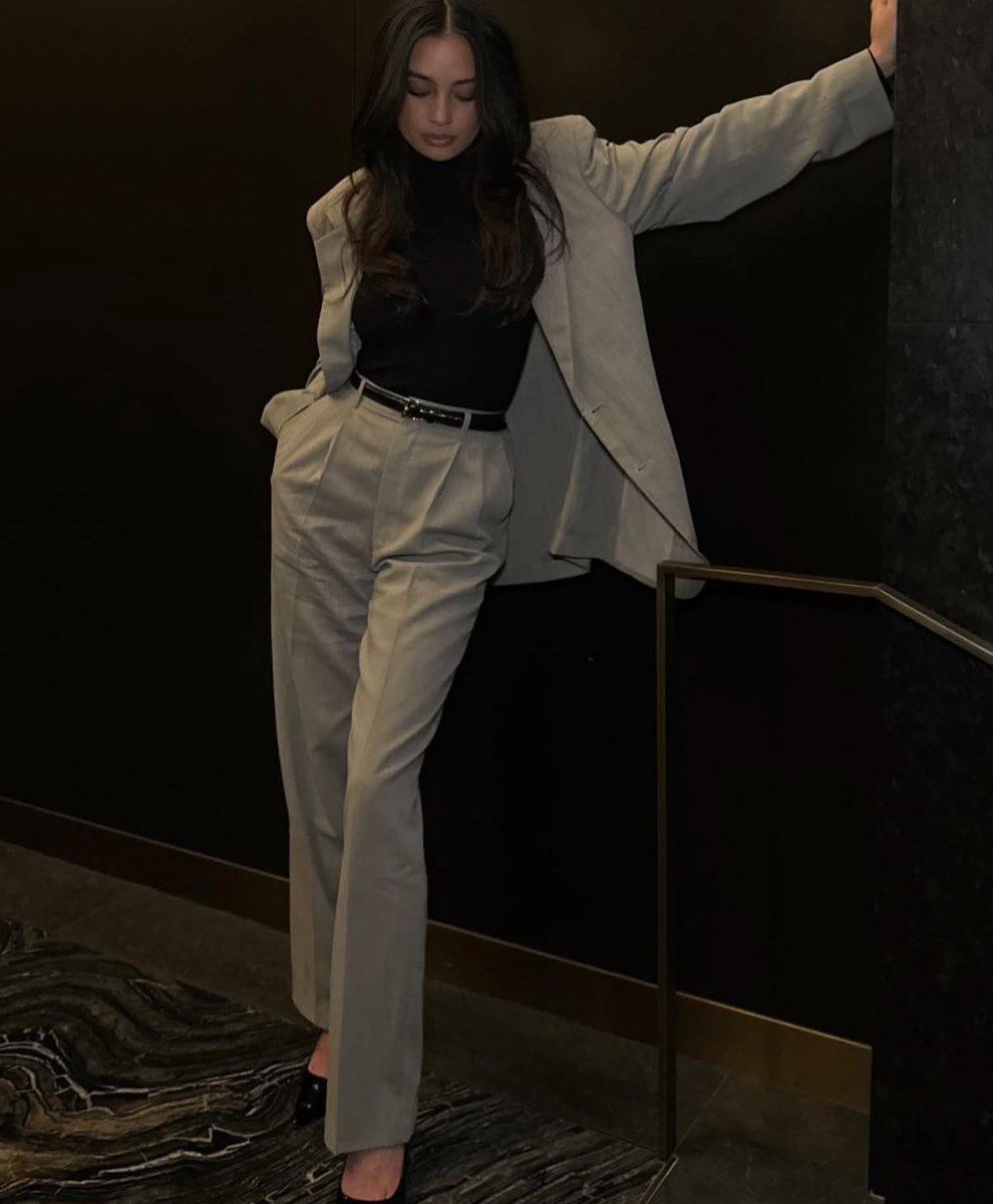 Friday night vibes 🖤