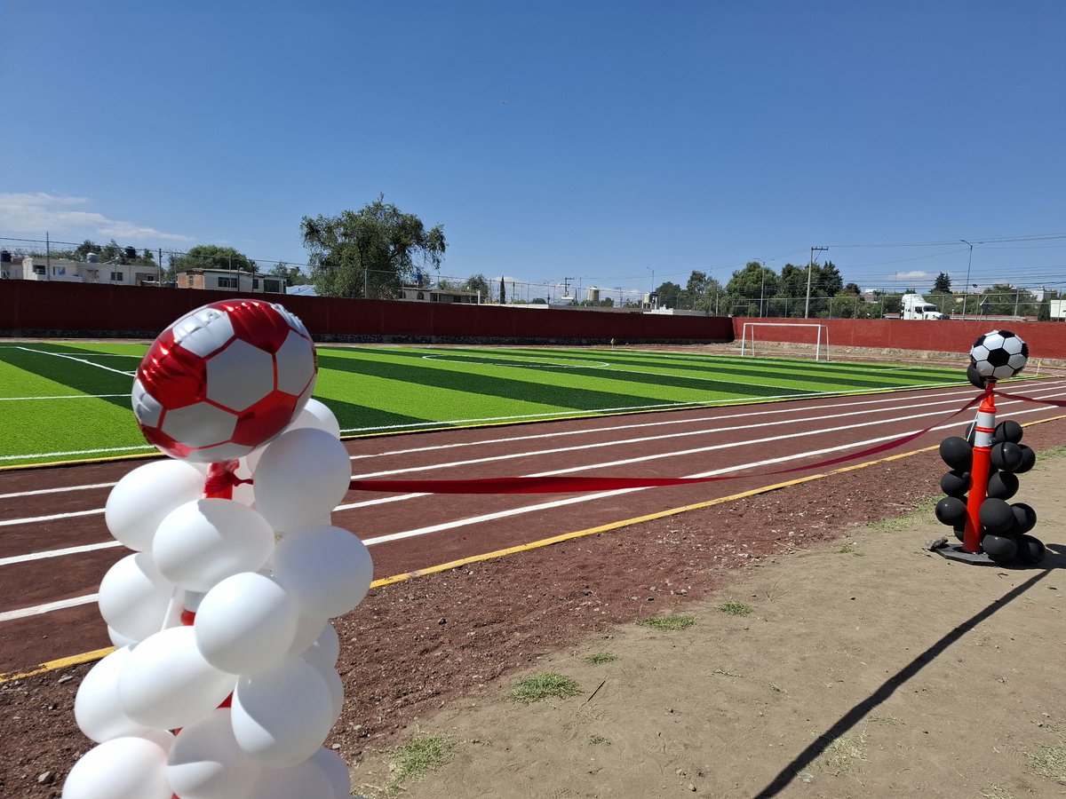 Inauguramos cancha de fútbol con pista de atletismo en la escuela Ignacio Zaragoza, en Juan C. Bonilla ⚽🏃‍♂️
Una obra posible gracias a La Escuela es Nuestra, Programa de Obra Comunitaria y recurso municipal, impulsando mejores espacios para nuestras niñas, niños y jóvenes.