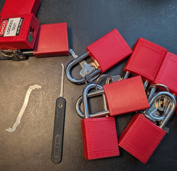 toool's tweet image. What’s on your workbench today? 🛠️ Show us your current 'naughty bucket' lock or the kit you’re currently using! 📸👇 #TOOOL #Locksport #Lockpicking