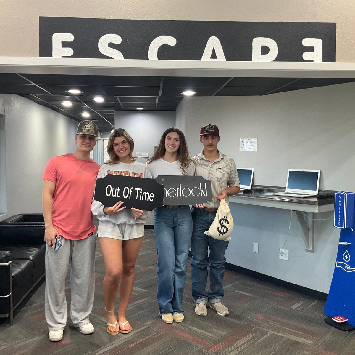 EscapeRoomBCS tweet media