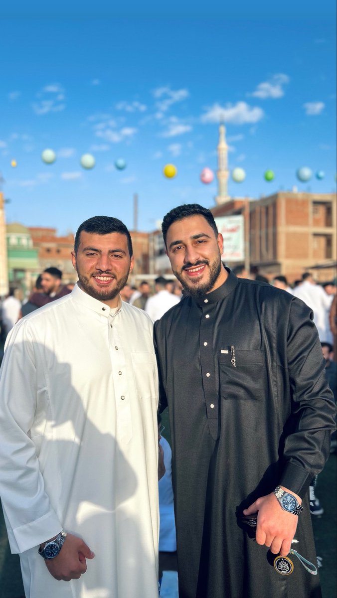 Dentfarawla's tweet photo. بقالي سنه شايل تويتر .. نزلته عشان احط صوره كل سنه مع عشرة عمري ربنا يديمه ♥️🎊
كل عام وانتم بخير ♥️ https://t.co/5KNvtvUApw