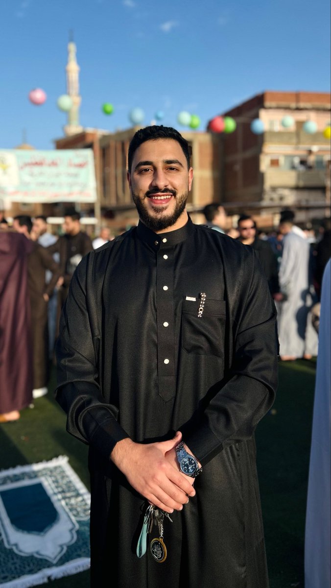 Dentfarawla's tweet photo. بقالي سنه شايل تويتر .. نزلته عشان احط صوره كل سنه مع عشرة عمري ربنا يديمه ♥️🎊
كل عام وانتم بخير ♥️ https://t.co/5KNvtvUApw