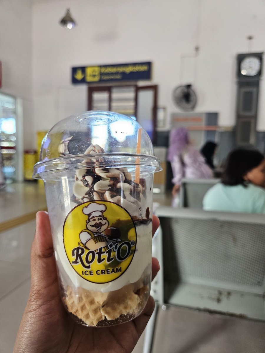 _wonfeel's tweet photo. hari raya pertama, status baru, mudiknya sendirian 🧘🏻‍♀️ https://t.co/FaSRxZYO8A
