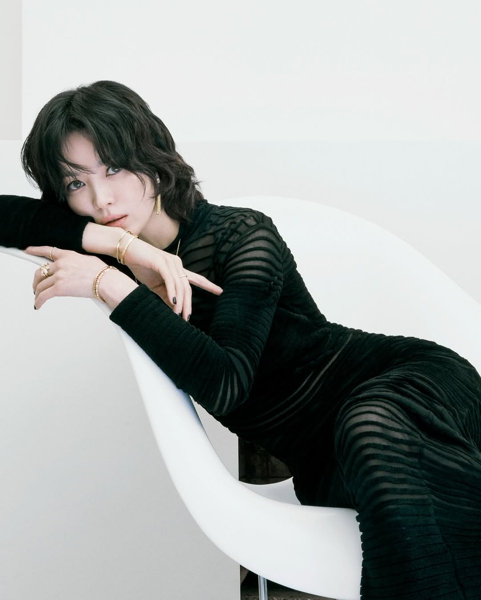 RatuBawel5's tweet photo. Calling her the most beautiful woman in Joseon is an understatement, she should be called the most beautiful woman across the continent.
By Knetz
Theqoo
#송혜교 #SongHyeKyo #covermagazine #covergirl #voguekorea https://t.co/uxlHsDCIE5