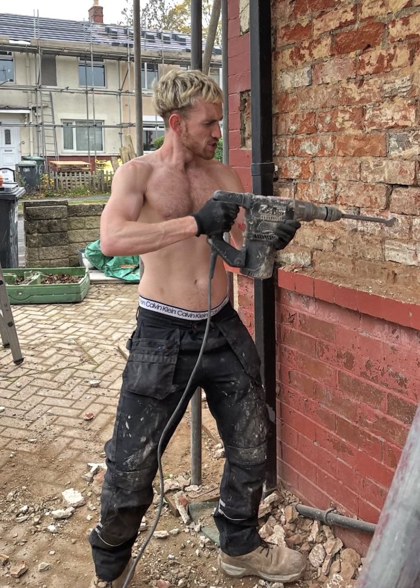 Hot Tradies tweet media