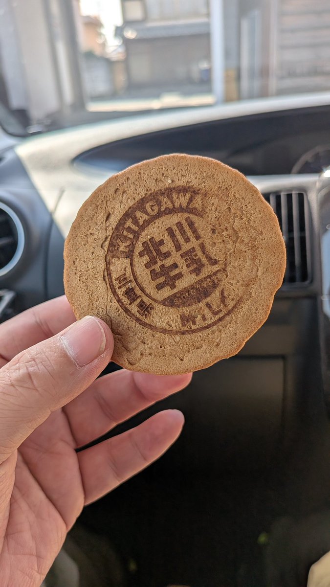hydrogen0021's tweet photo. 牛乳屋のジェラートやって
美味いわ https://t.co/UdYSFAsLyM