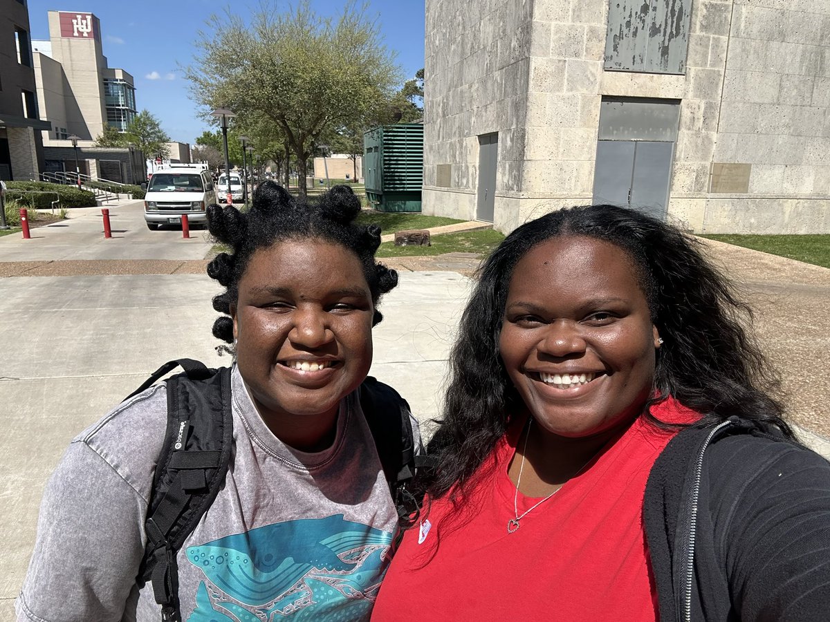 DanielleRedhea2's tweet photo. Since UH is closed for Spring Break this week, campus was pretty empty. I spent most of the day at the GCSW sending emails and completing homework assignments. I did run into a former  @BeALonghorn coworker, Linda Hamilton! We used to be admissions counselors for UT Austin. ☀️ https://t.co/tMGeAoz0JU