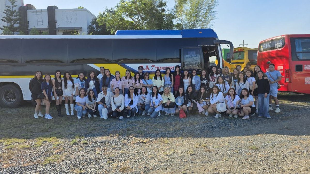 AlaEhCarats's tweet photo. Bus pooling attendees for Seventeen  Tour [New] in Bulacan 

Thank you all and enjoy the concert 🩷🩵

📷: @/marnieeee 

#SEVENTEEN #세븐틴
#SVT_WORLDTOUR #NEW_
#SVT_TOUR_NEW_ https://t.co/nKkSgEqpKe