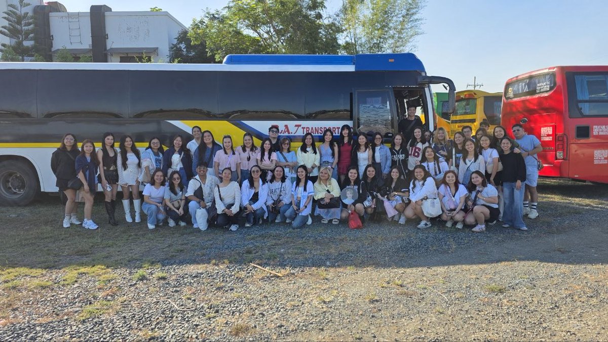 AlaEhCarats's tweet photo. Bus pooling attendees for Seventeen  Tour [New] in Bulacan 

Thank you all and enjoy the concert 🩷🩵

📷: @/marnieeee 

#SEVENTEEN #세븐틴
#SVT_WORLDTOUR #NEW_
#SVT_TOUR_NEW_ https://t.co/nKkSgEqpKe