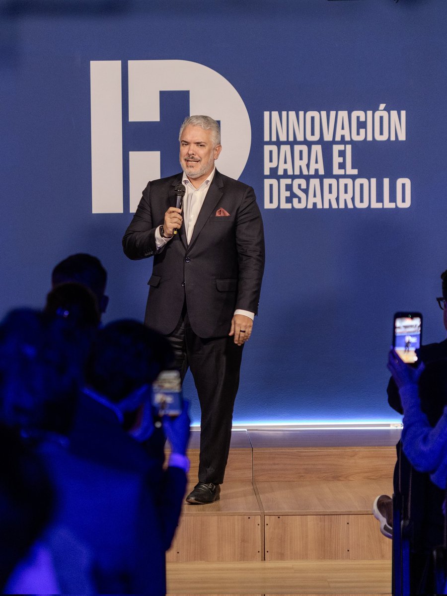 Ediciones Urano Colombia tweet media