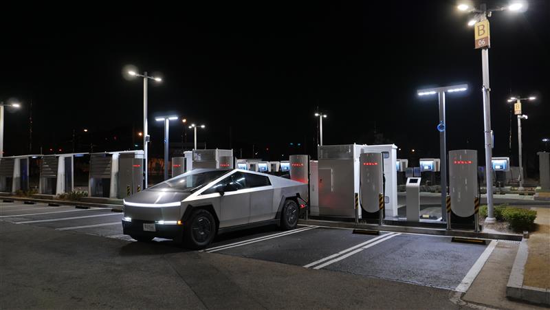 New Tesla Supercharger: Gimhae, South Korea - JangYu-ro (6 stalls) 
tesla.com/findus?locatio…