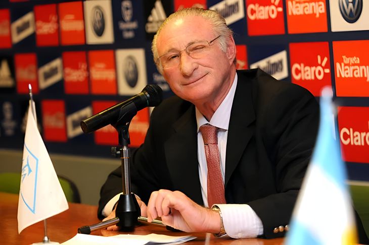 Ernesto Cherquis Bialo, periodista uruguayo nacionalizado argentino, ex director de El Gráfico, histórico vocero de la AFA, maestro del periodismo deportivo (1940–2026)