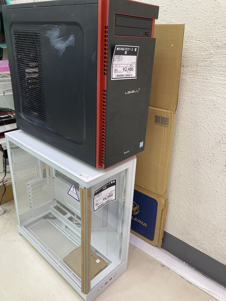 見た目がちょっとオシャレなケースと 電源と簡易水冷がついてお安い 