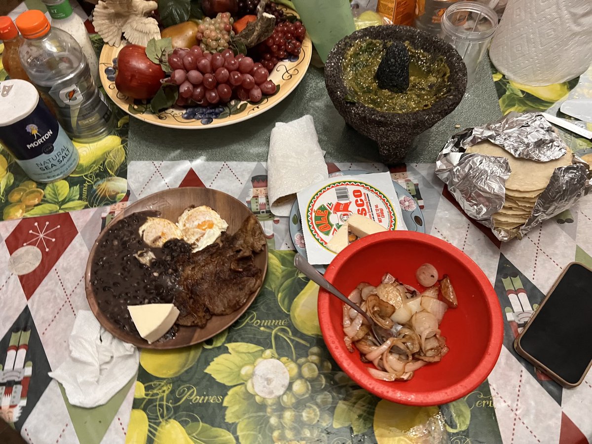 myflaco11's tweet photo. ⁦@TUDNUSA⁩  #fridayenTUDN saludos desde Florida y disfrutando de una pobre cena https://t.co/ZfhLgg2HSx