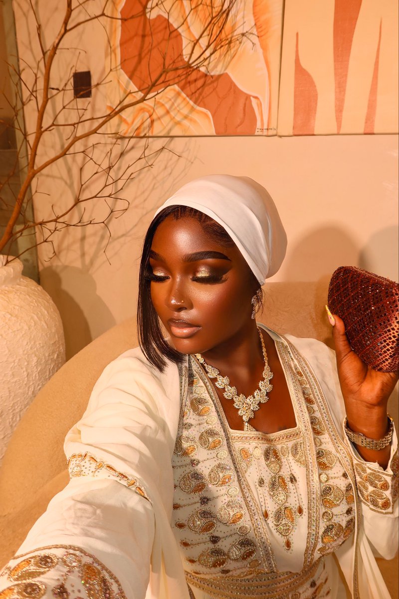 adetunrayor's tweet photo. Eid Mubarak to my fellow Muslims 

❤️🥹 https://t.co/rwwENgA1aG