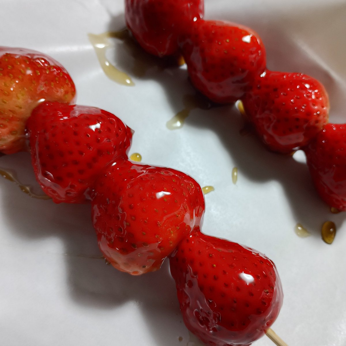 いちご飴作ったよ〜( ͜🍓 ･ω･) ͜🍓( ͜🥛 ･ω･) ͜🥛