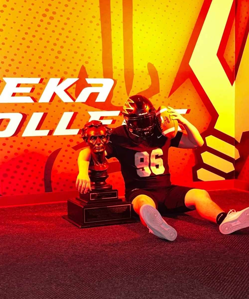 TheRedZoneCoach's tweet image. Big time DL from the state of KY on campus today for Official visit super excited let’s GO!!!🔥 future #RedDevils #WeAreEC #BringTheJuice🏴‍☠️