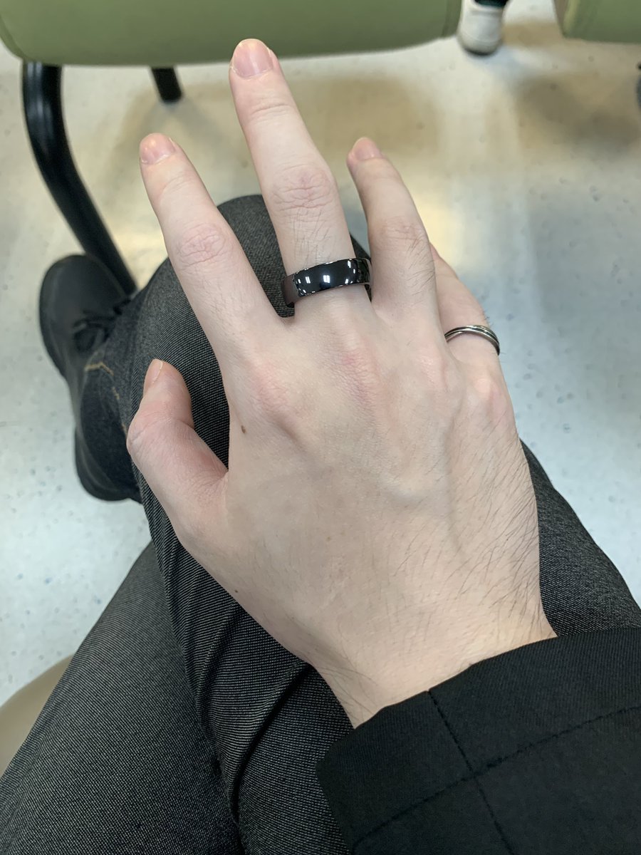 LonroceDE's tweet photo. 太久沒發一些生活貼文，發一張前幾天太早去醫院，候診無聊拍的手手好了～👋🏻🤭

#LonroceLife https://t.co/vQ9sh2fDKk