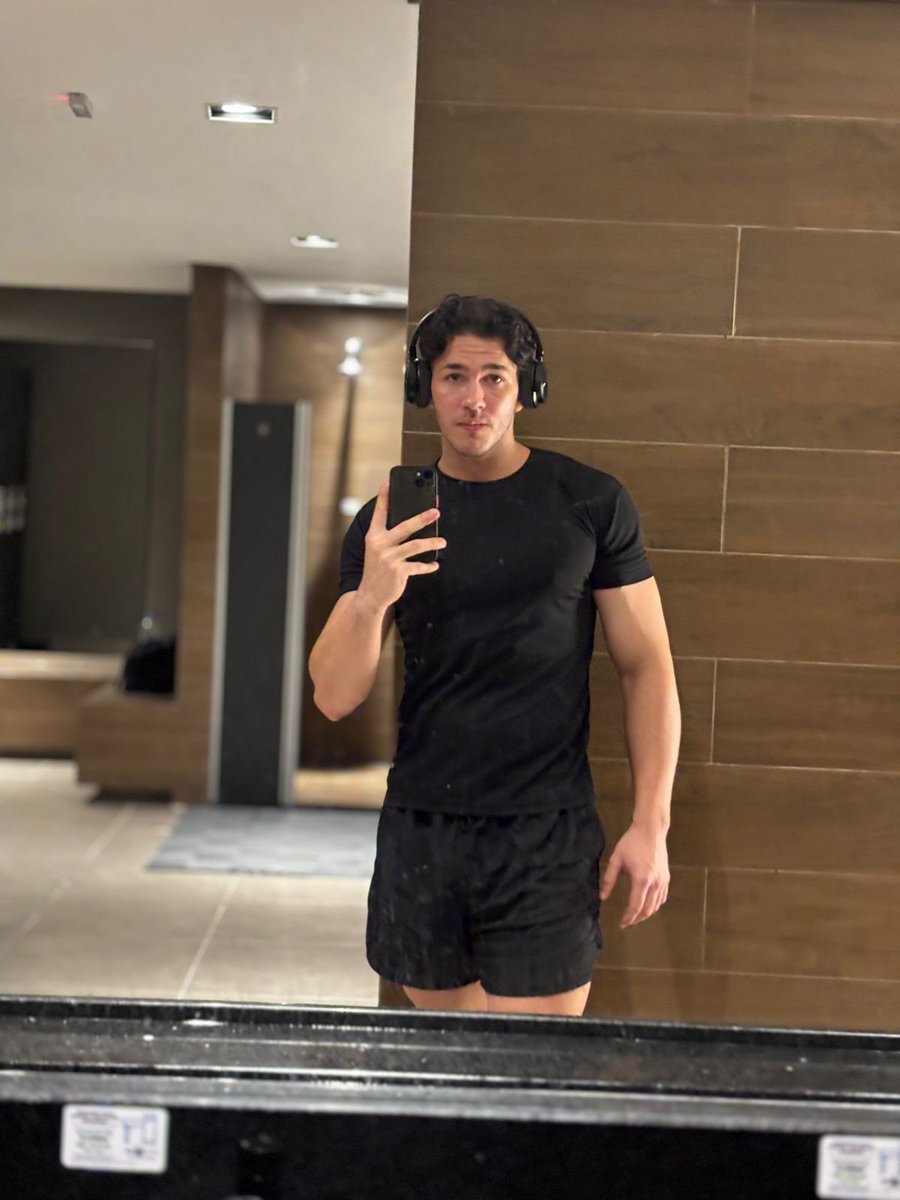 AlphaRobert tweet media