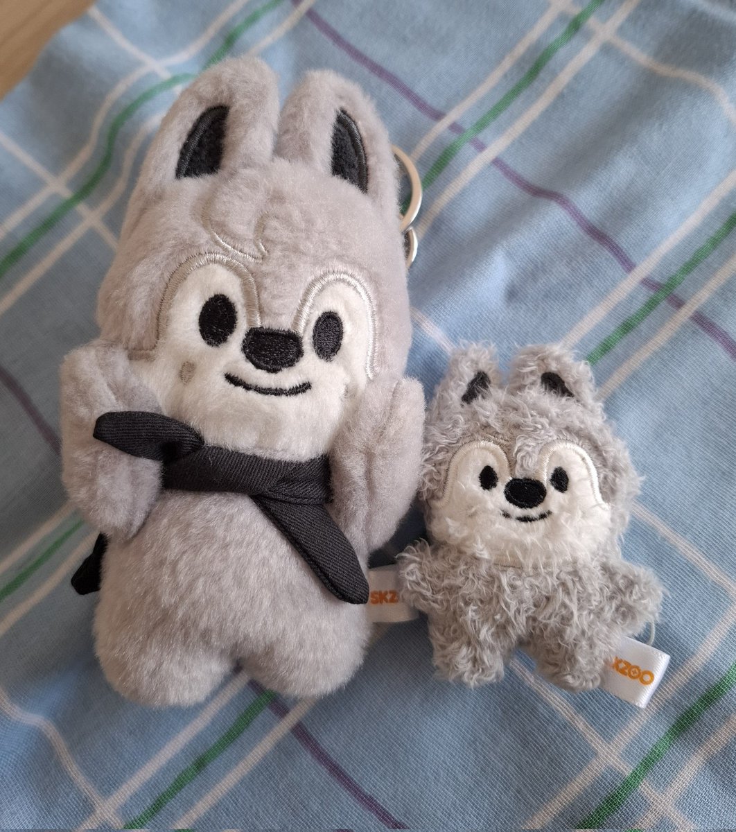 🐺「STAYがお試しでパパの香水買ってくれたのでハンカチにシュッとしてもらいました！」
🍼🐺「くんくん…」
🐺「STAYは大人の匂いがするって言ってます」
🍼🐺「ぷちゃもおとなのにおい〜」