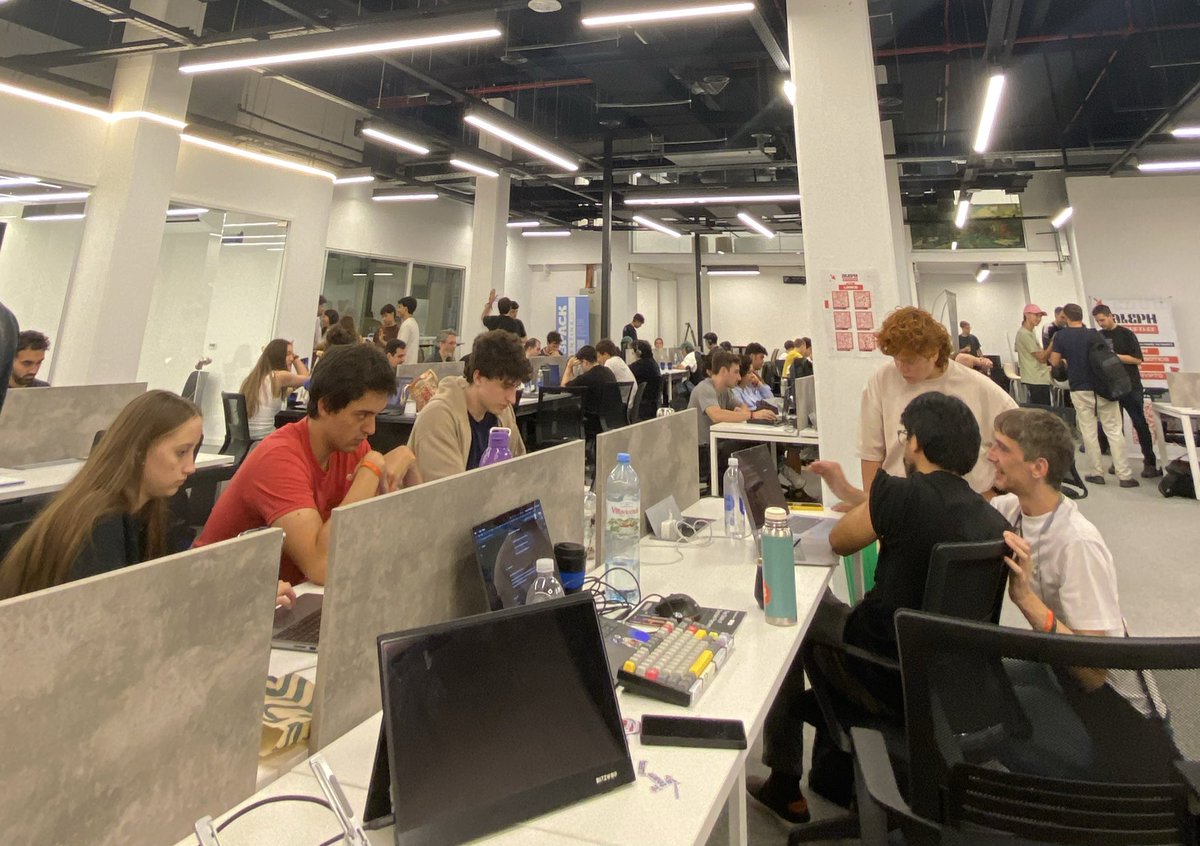 Gloria 👩🏻💻 tweet media